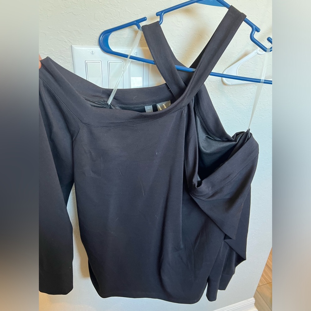 Cross cross cold shoulder top - Picture 1 of 1
